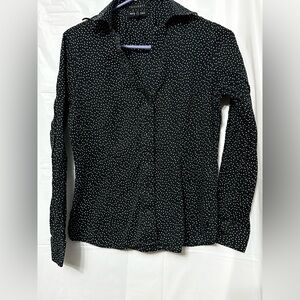 Foxcroft long sleeve button down blouse. Size 6P